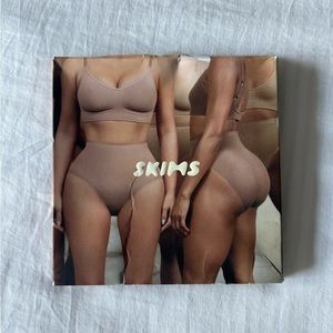 Size S/M Sculpting mid waist thong